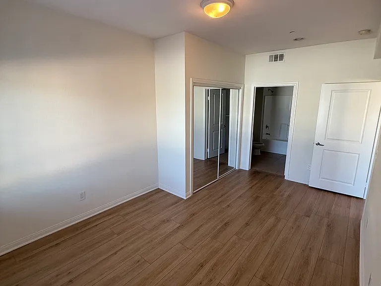 1301 N. Hollywood Way — Photo 12