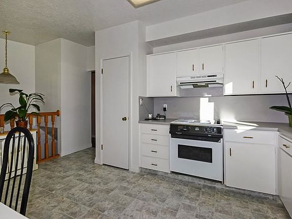 4th image of 1357 E. Lakewood Circle