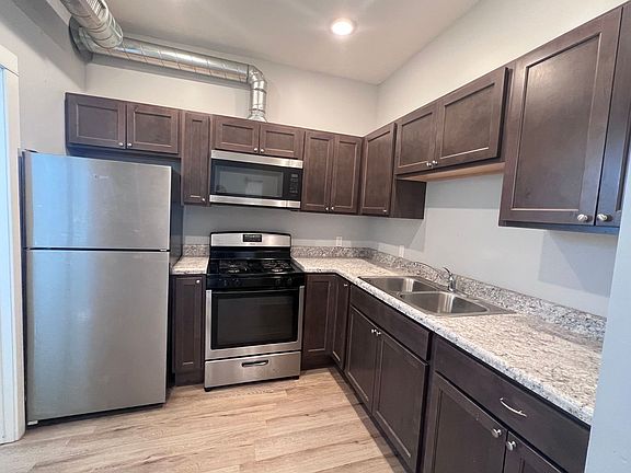 3rd image of 107 Lexington Ave SW #1