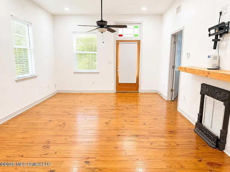 309 Seal Ave — Photo 5