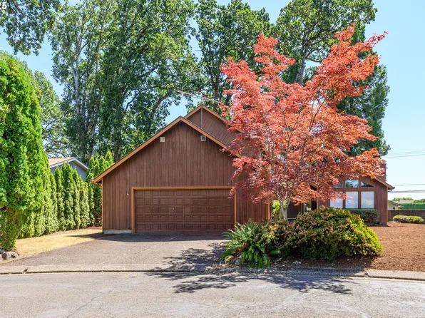 905 NW Oakwood Cir, McMinnville, OR 97128
