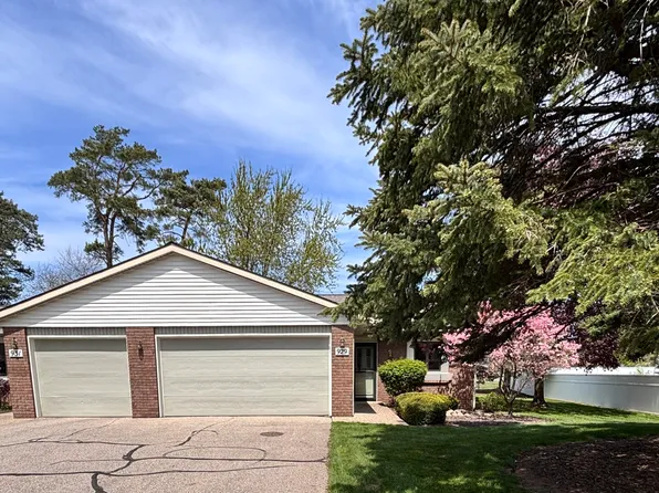 929 Laketown Dr, Holland, MI 49423