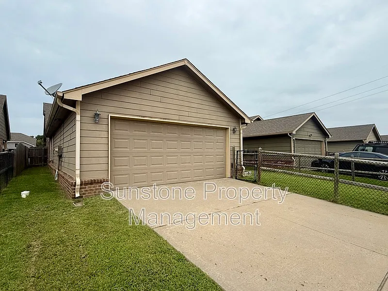 3 bed, 2.0 bath, 1650 sqft, $1,850 — Photo 2