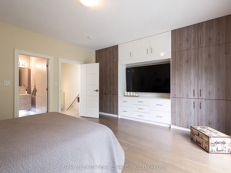 35A Broadview Ave — Photo 14