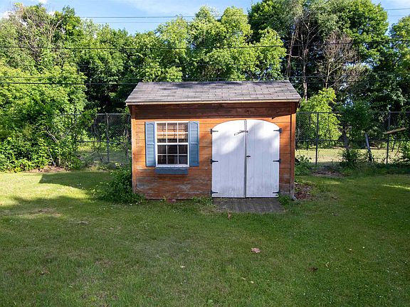 2nd image of 6 Longmeadow Drive