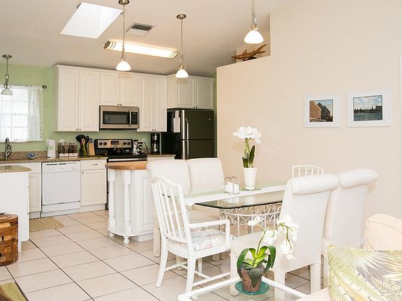 Dining table & Kitchen