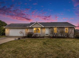 54637 Ridgeview Cir, Paw Paw, MI 49079