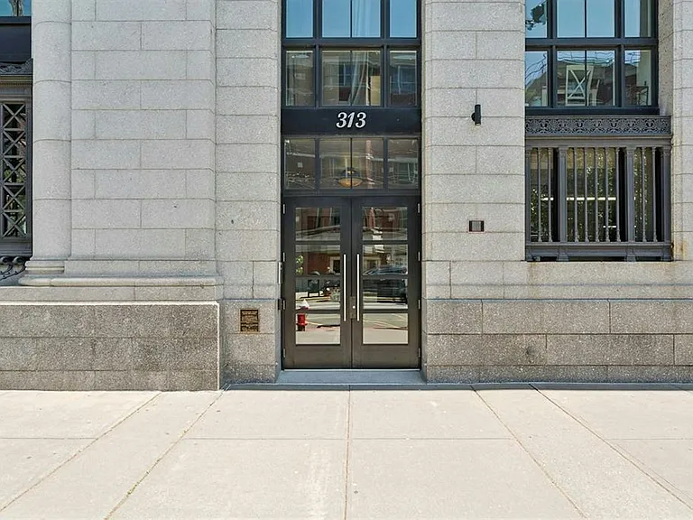 313 1st St #PENTHOUSE — Photo 16