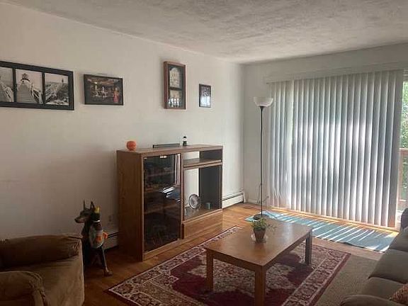 3rd image of 32 Alpine Dr