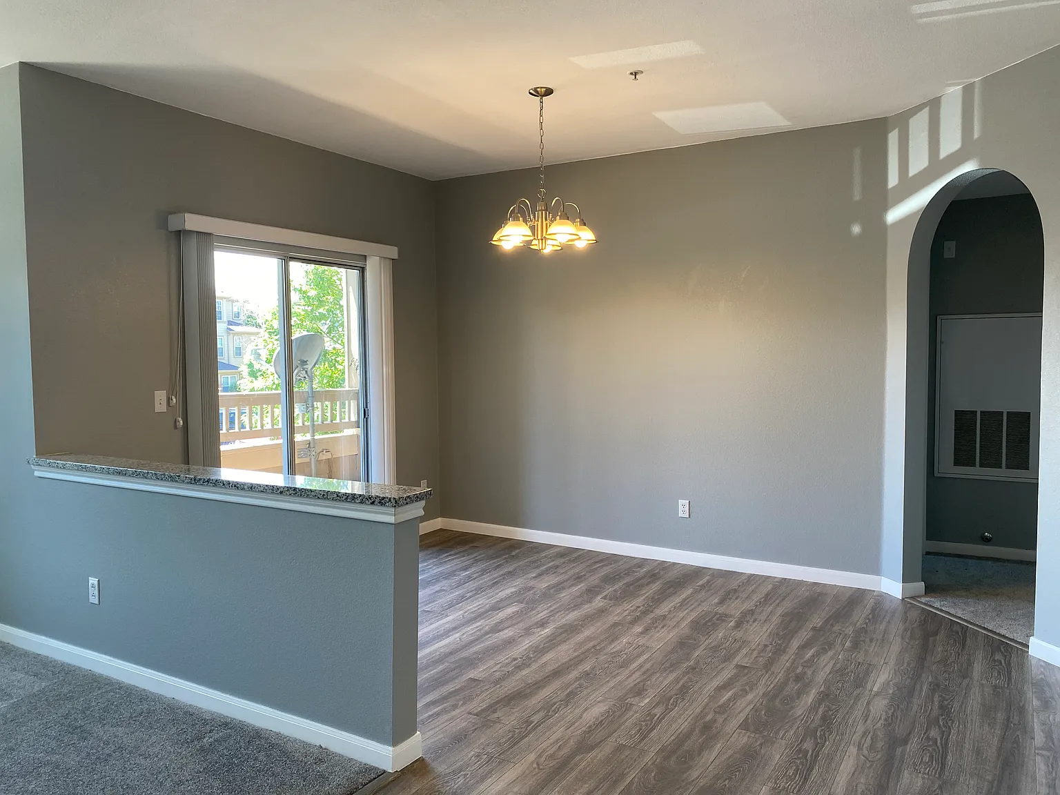 2 bed, 1000 sqft, $2,000 — Photo 2
