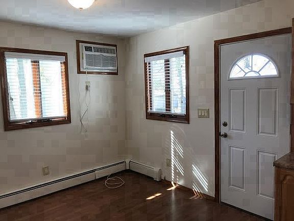 3rd image of 400 Yetman Ave