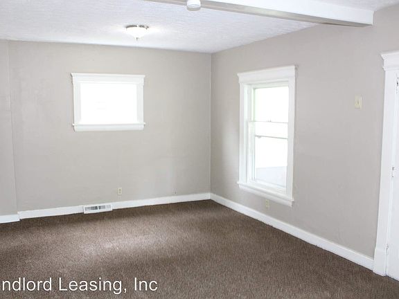 3rd image of 831 Lovett Pl