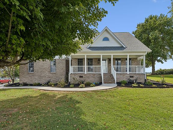 2nd image of 13 Elizabeth Cir