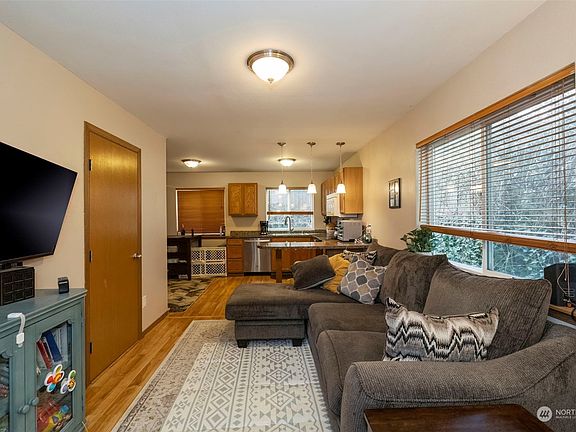 3rd image of 4915 Bowwood Circle NE