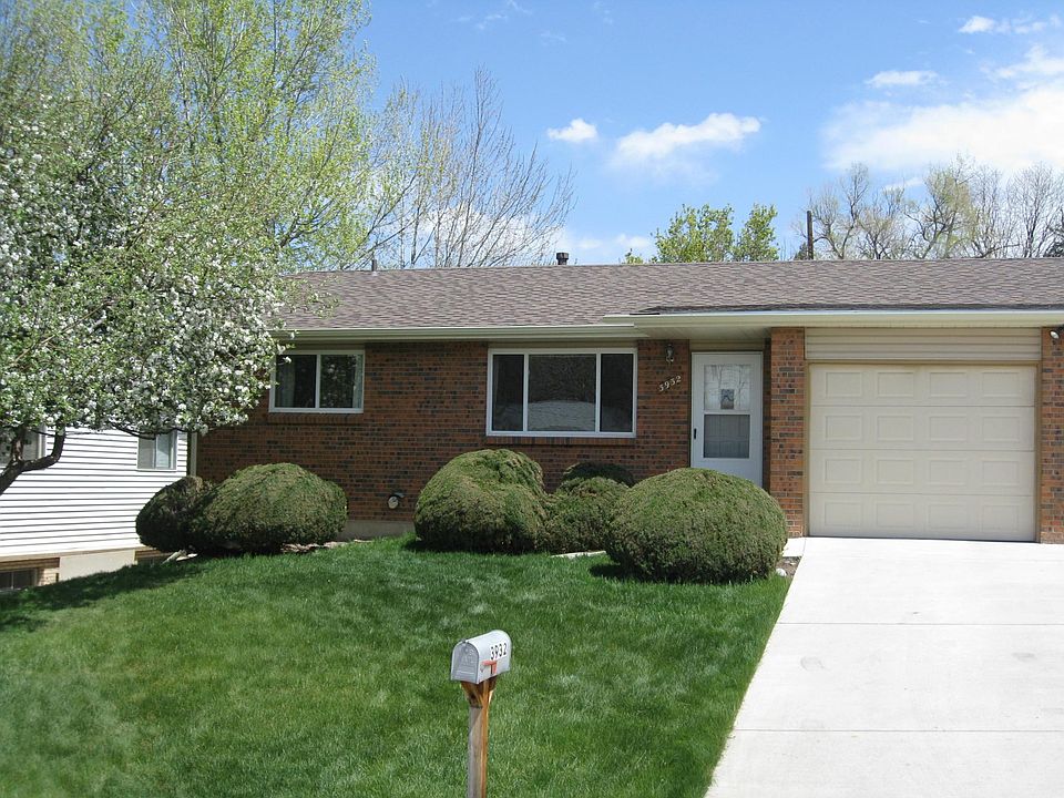 Pretty little ranch side of duplex. (950 sq. ft. no basement) Private garage! Backs to open space! Privacy fence between units back yards. This side has a 4 ft. chain link fence and rabbit fencing added on top of that. So no coyotes can get into the y