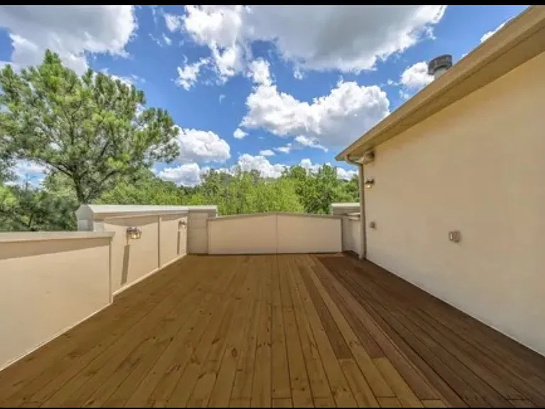 1390 Dutch Valley Pl NE — Photo 35