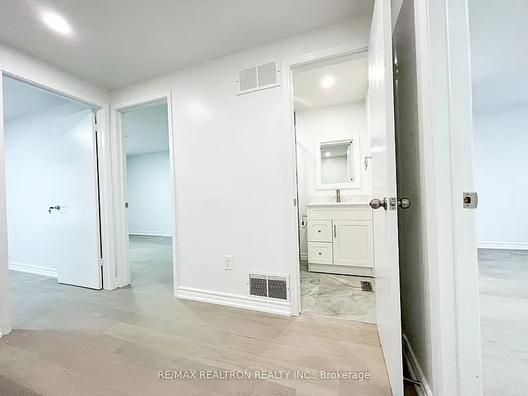 47 Cheeseman Dr — Photo 15