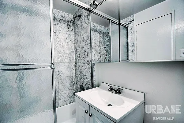 Rented by Urbane Brokerage | media 8