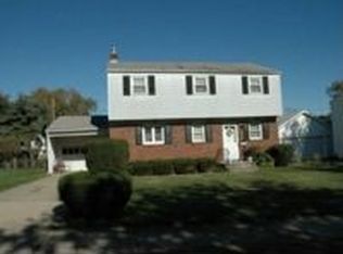 1950 Springfield Dr, Bethlehem, PA 18018