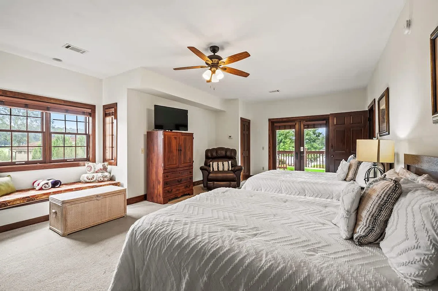 2 bed, 2.0 bath, $4,349 — Photo 3