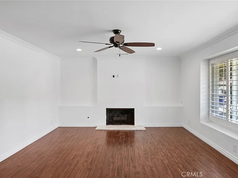 10811 Des Moines Ave — Photo 9