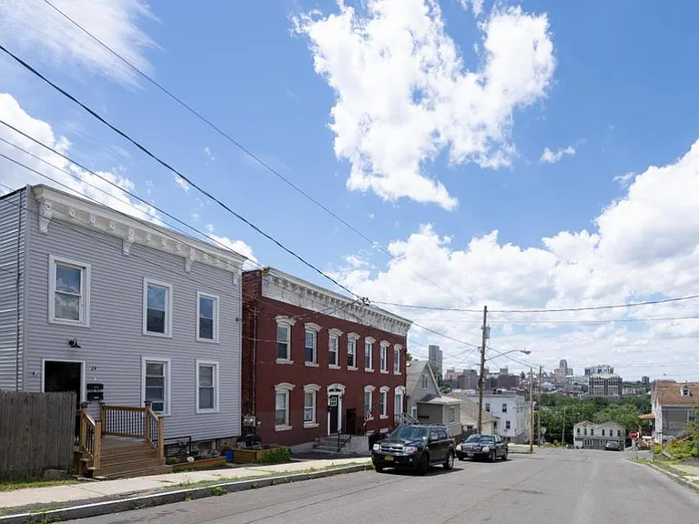 20 Glen St #3 — Photo 1