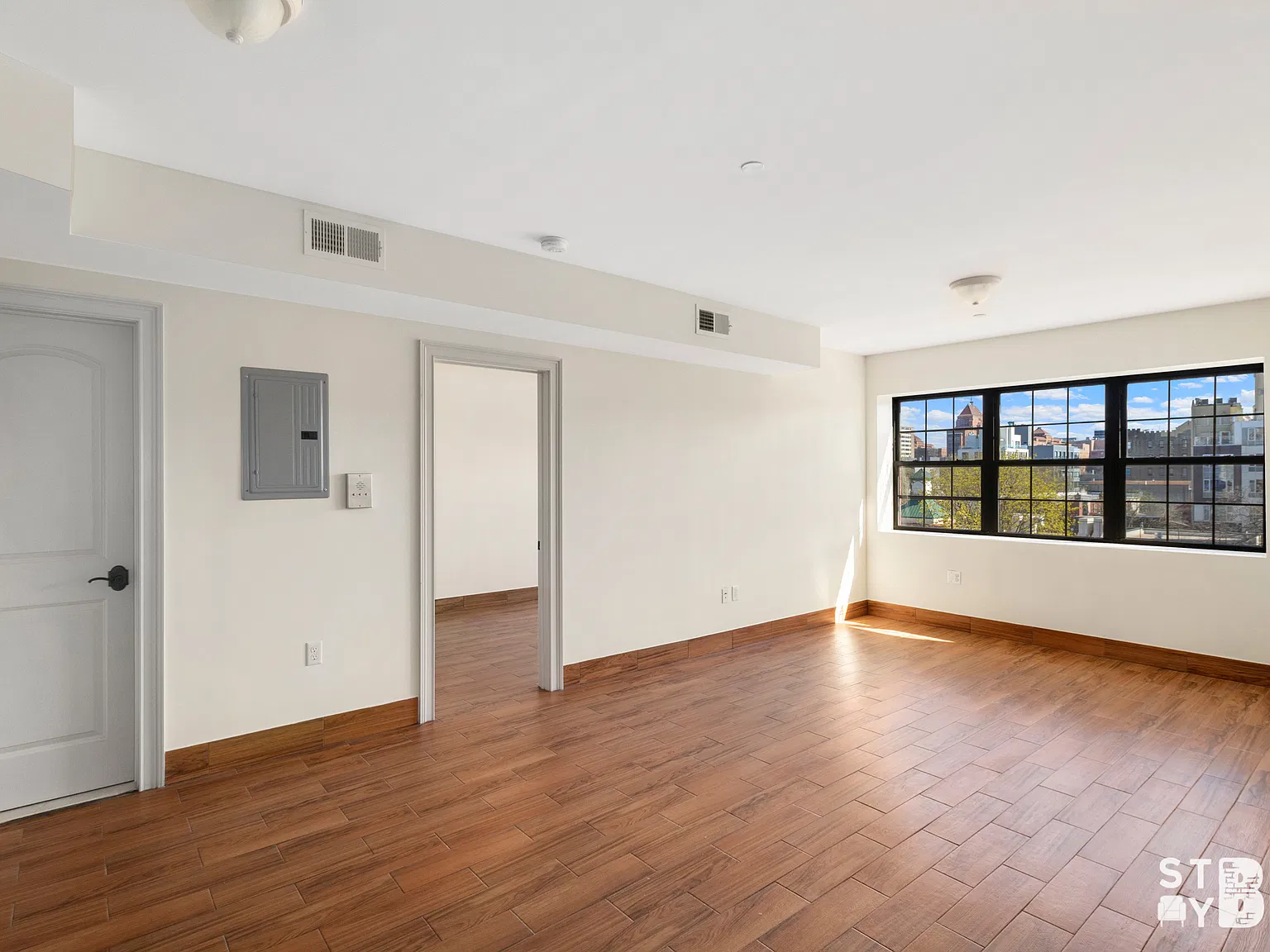 429 Lincoln Road — Photo 1