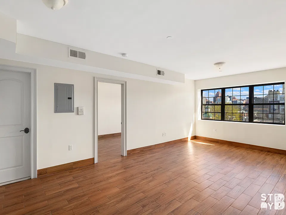429 Lincoln Rd #4F