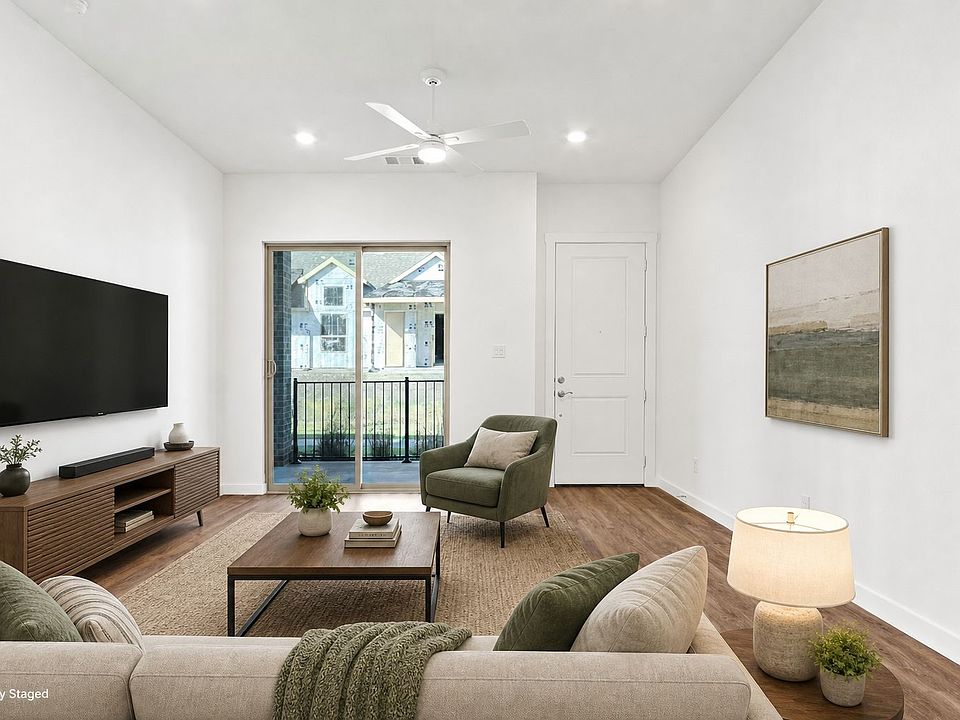 1st image of 2803 Applewood Way