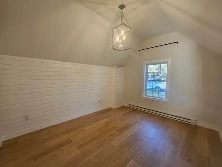 489 Elm St — Photo 4