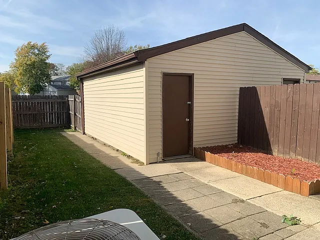 1412 Bairstow Ct — Photo 2