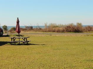 101 Jackson Dr, Anahuac, TX 77514