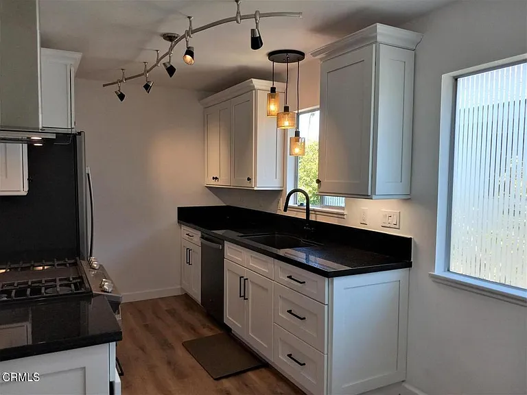 2422 Seahorse Ave — Photo 8