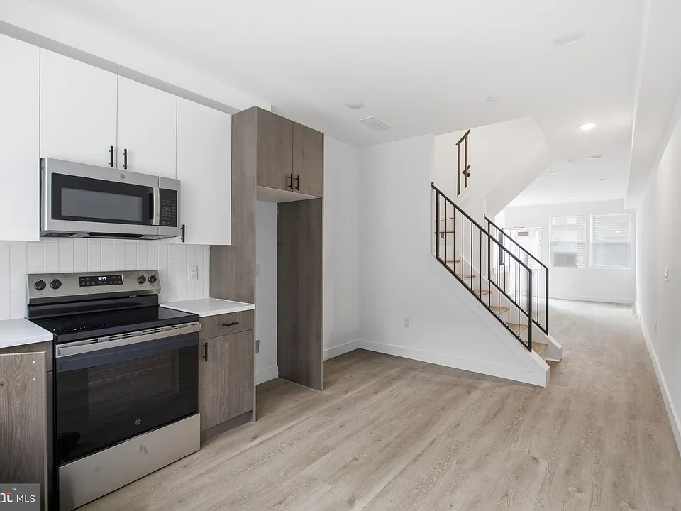 1027 W Arizona St