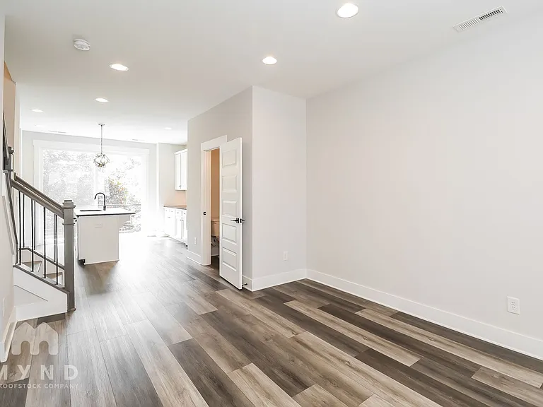 586 W End Dr — Photo 6