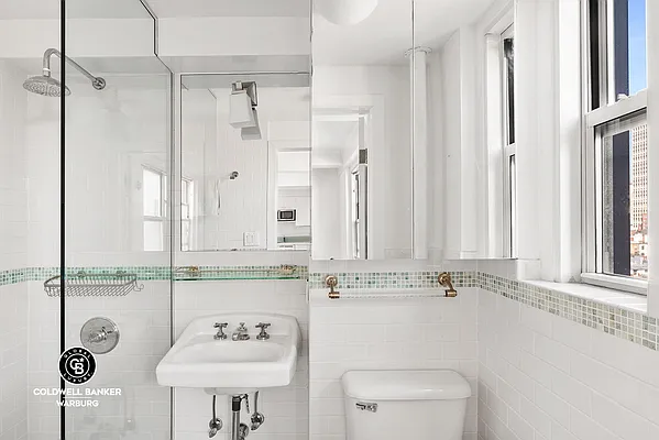 Rented by Coldwell Banker Warburg | media 17