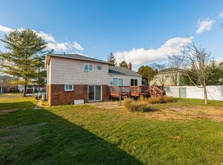 819 Lindenmere Dr, North Babylon, NY 11703