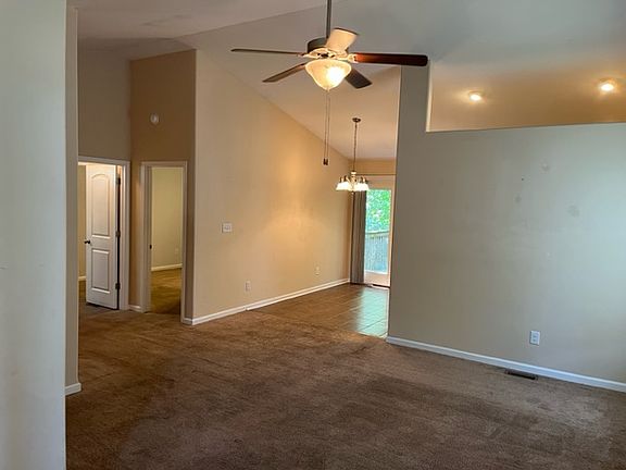 4th image of 340 Williamsburg Ln