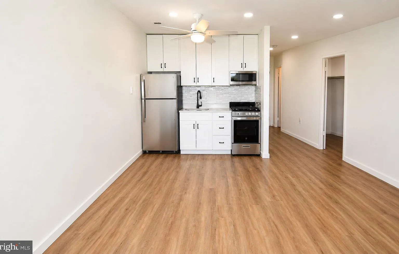 Studio, 1.0 bath, 356 sqft, $1,695 — Photo 4