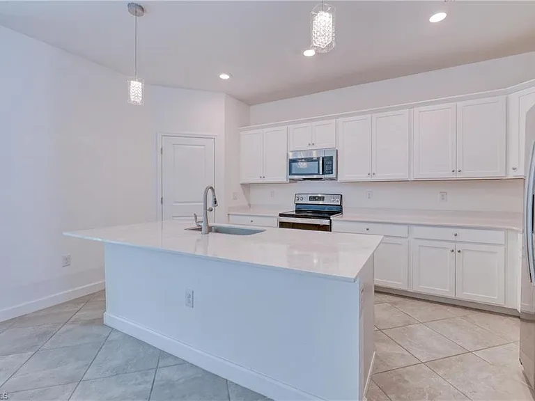 9146 Leatherwood Loop — Photo 6