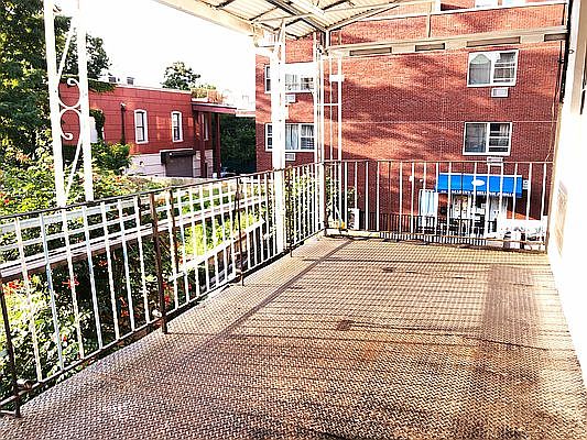 5th image of 25-58 Crescent St #2F