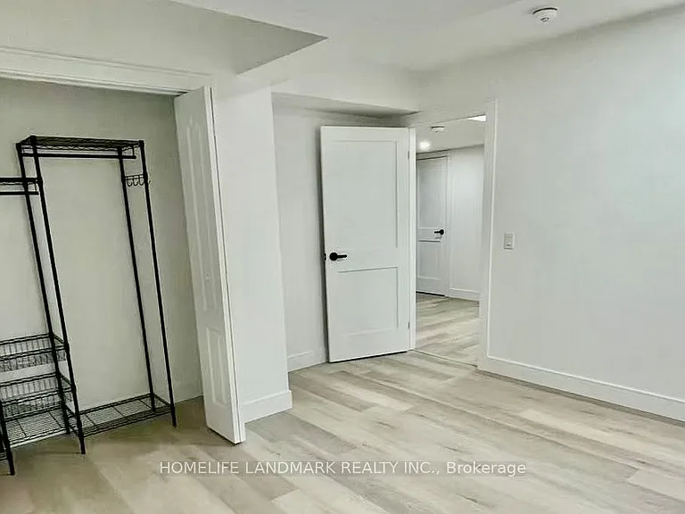 1556 Crestview Ave — Photo 5