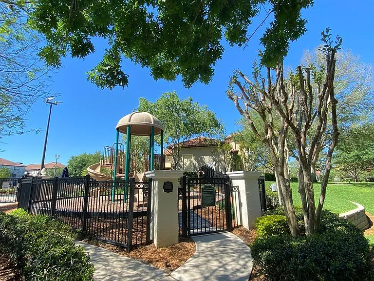2408 Lobelia Dr — Photo 18