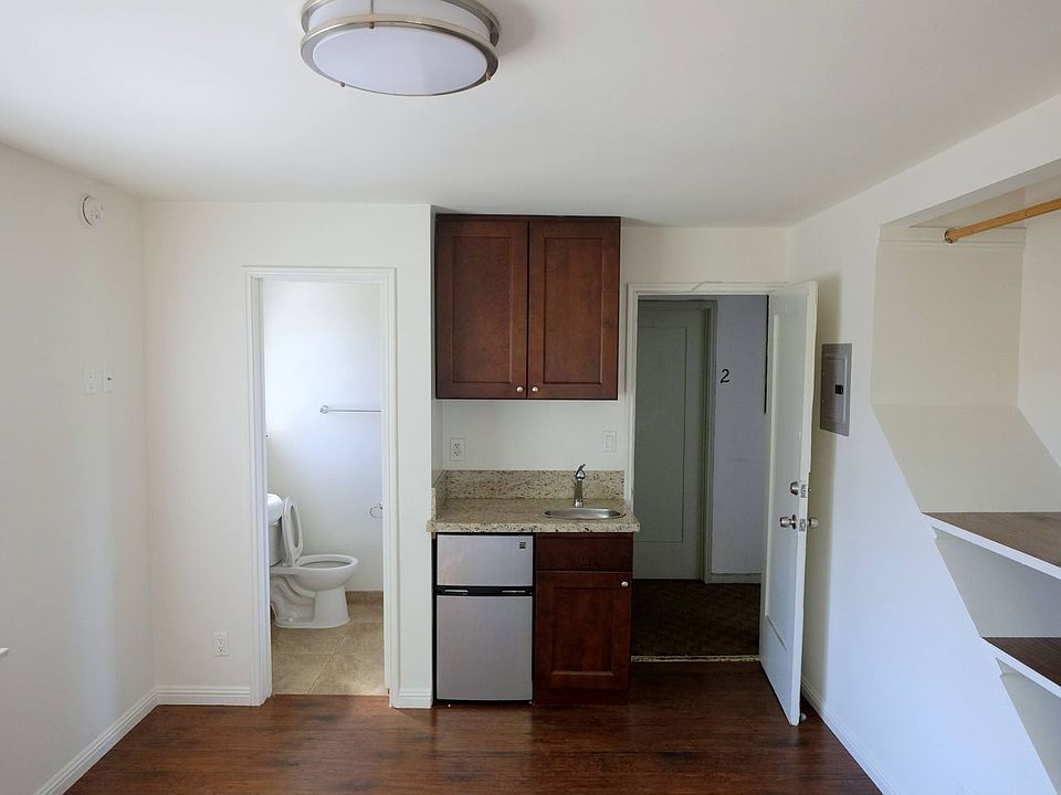 1st image of 858 Lincoln Blvd APT 1