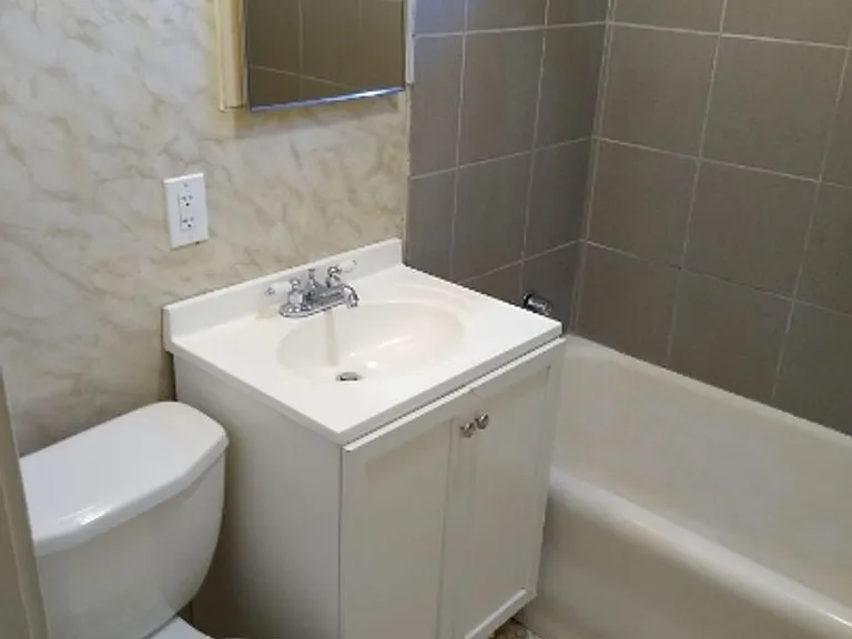 106 S 400 E — Photo 13