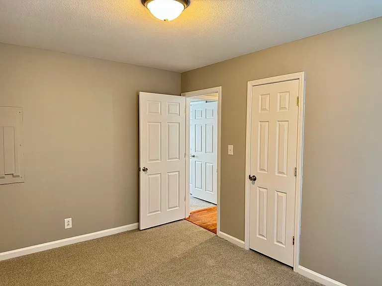 389 Elaine Dr — Photo 15