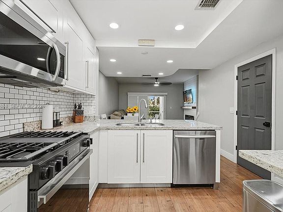 4th image of 7934 Sanibel Dr