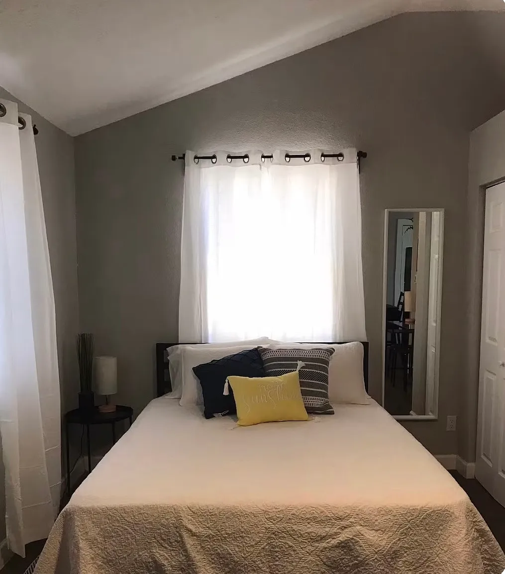 Studio, 400 sqft, $1,400 — Photo 3