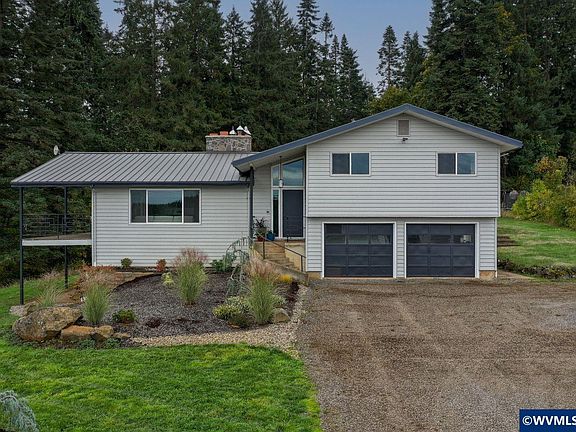 2nd image of 10854 Summit Loop SE