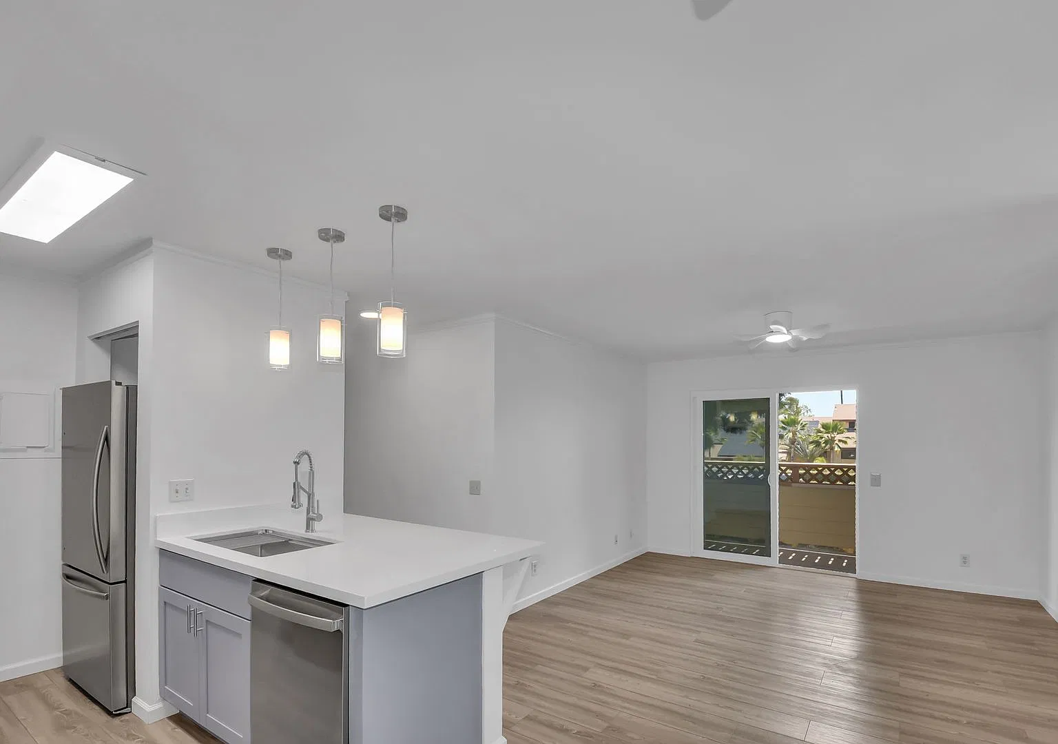 Newly Remodeled 2 Bed 2 Bath Unit! — Photo 4